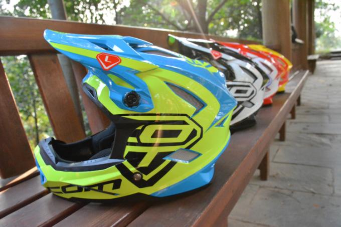MTB Ringan Sepeda Mountain Bike Full Face Helmet Turunan Dewasa 3